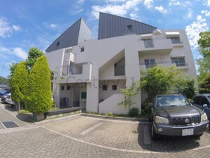 シェラビア東山台二番街215号棟外観写真