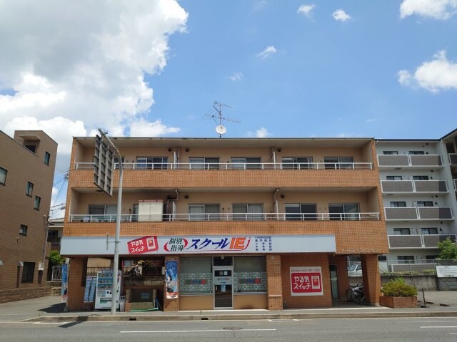 アースマンションの物件外観写真