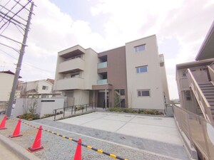 シャーメゾン中山外観写真