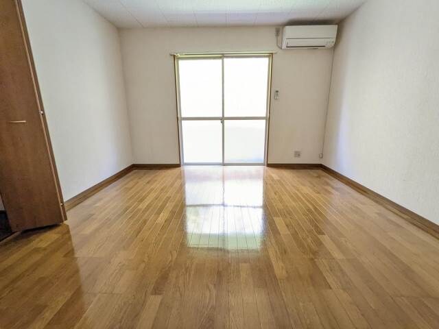 物件内観写真2　(同間取り別部屋)