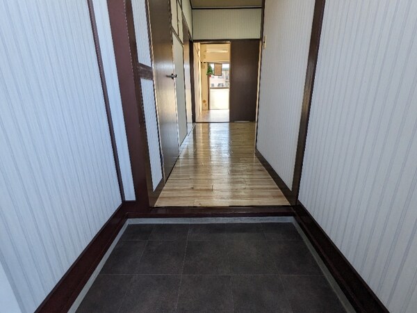 玄関(同間取り別部屋)