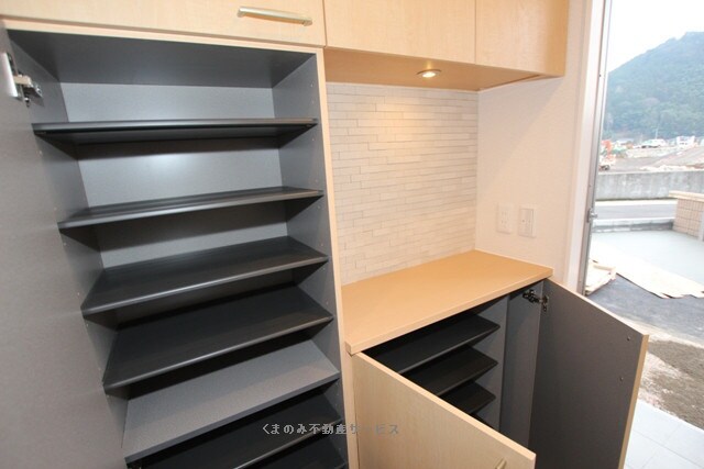 物件外観写真2　(毎日通るロビーはこのようになっています
スリーゼハイツ　20)