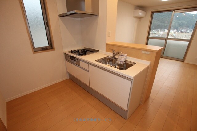 物件内観写真5　(キッチンでお料理をお楽しみください
スリーゼハイツ　203号)