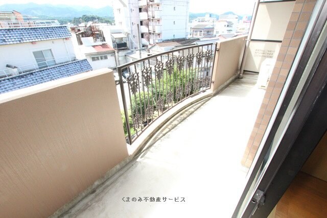 物件内観写真12　(外からの目が気にならないバルコニーで洗濯物が干せます
アドバ)