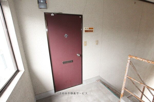 玄関(コーポさかえ2　201号室　2022/6/19撮影)