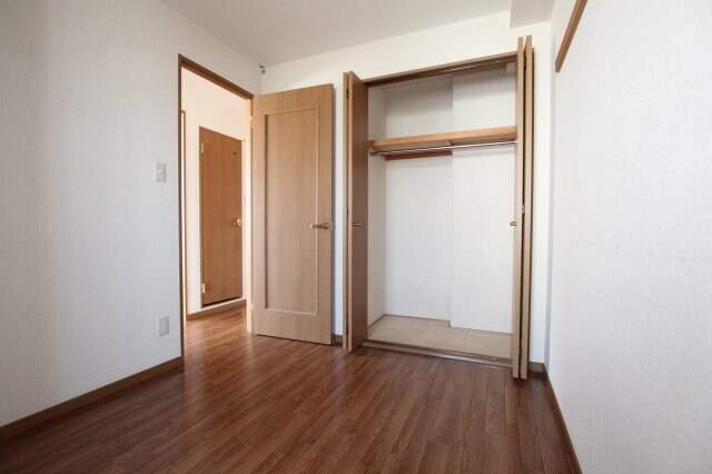 物件内観写真8　(収納のためのスペースです
201号室　2018/11/29撮)