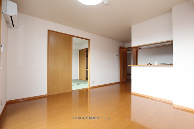 物件内観写真3　(こちらの居間で趣味の時間をお楽しみください
ソレーユ　202)