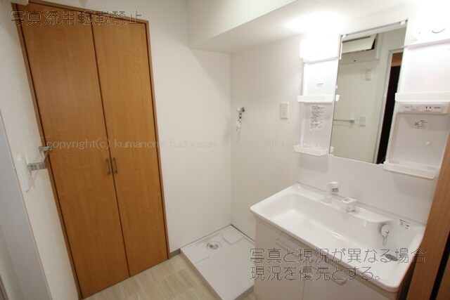 物件内観写真6　(ゆったりとスペースのある洗面所
エコノⅦ601　2013年5)