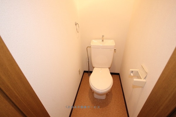 トイレ(シンプルで使いやすいトイレです
アウローラハイツ　203号室)