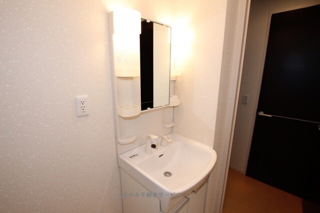 物件内観写真6　(洗面所です
サン=ミシェル103号室　2013/4/5撮影)