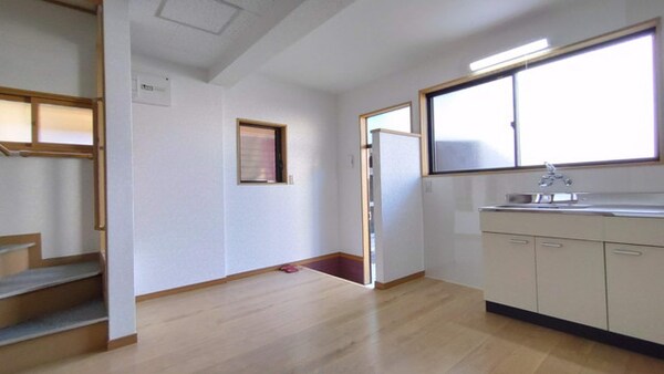 居室(こちらのリビングで趣味の時間をお楽しみください)