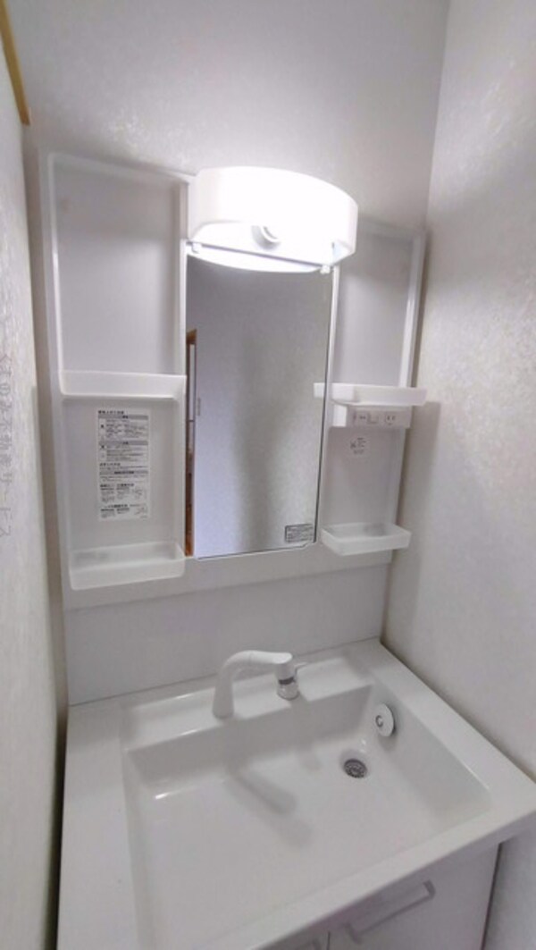 独立洗面台(独立洗面台、朝の身支度には欠かせません)
