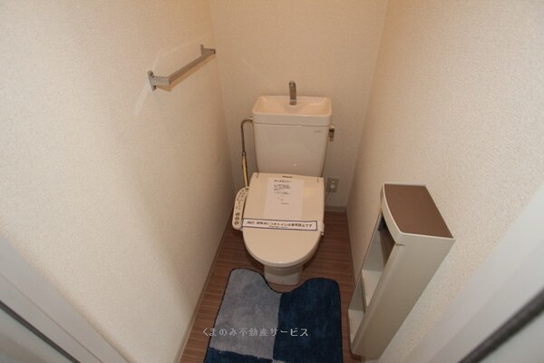 トイレ(コンパクトで使いやすいトイレです
A 202号室　平成28年)