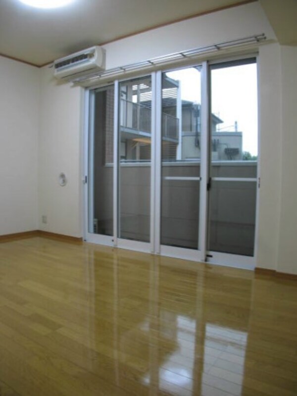 居室(※同建物別部屋参考写真)