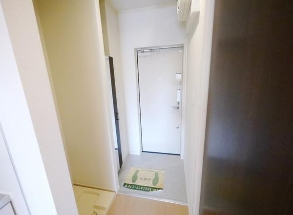 玄関(別部屋参考写真となります)