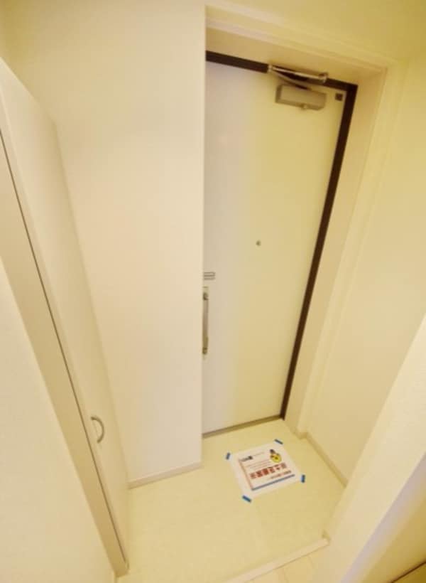 玄関(別部屋参考写真となります)