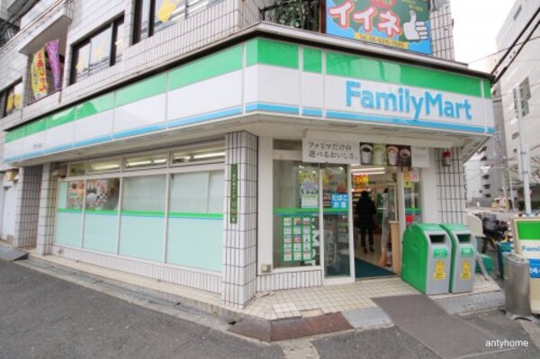 周辺環境(ファミリーマート西天満店 310m)