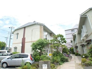 荻野ハイタウンＡ棟・Ｂ棟外観写真