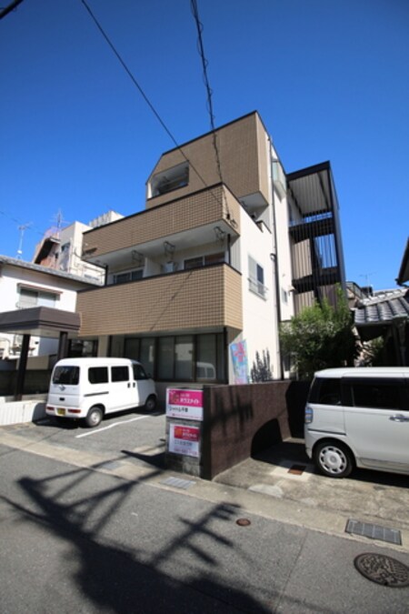 シャトル千早外観写真