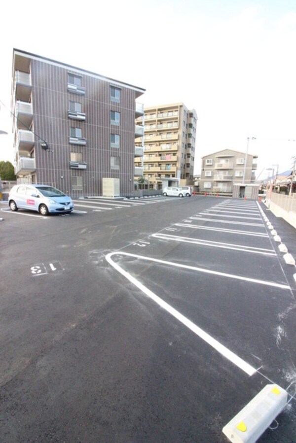 駐車場(平置き駐車場)