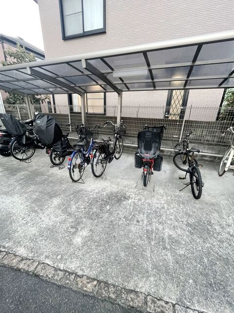 物件外観写真3　(駐輪場)