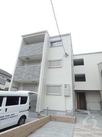 近鉄けいはんな線 荒本駅 3階建 築5年の外観写真