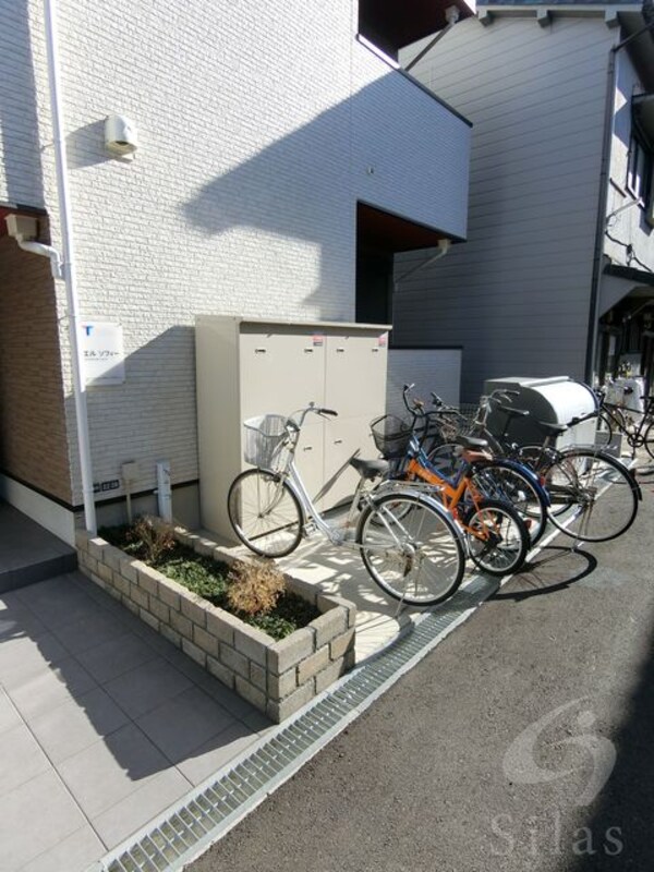 敷地内/建物
