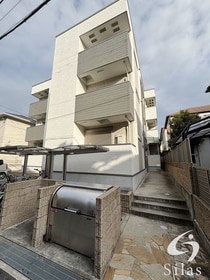 京阪本線・鴨東線 牧野駅 3階建 築7年の外観写真