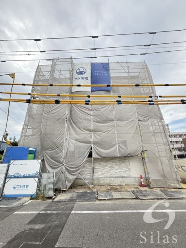 建設中