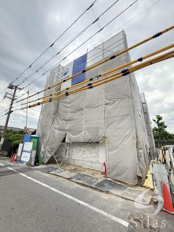 建設中