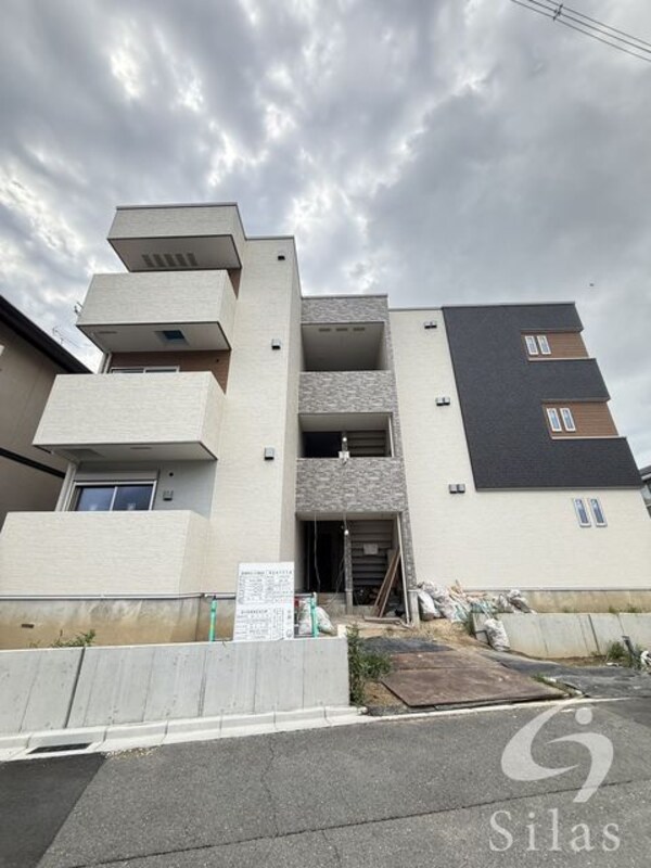 建設中