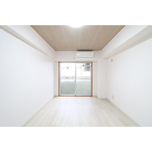 物件内観写真3　(居室、リビング)