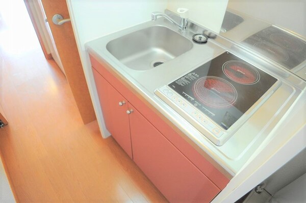 キッチン(同タイプ物件の為、形状や間取寸法、色調等が実際とは異なります)