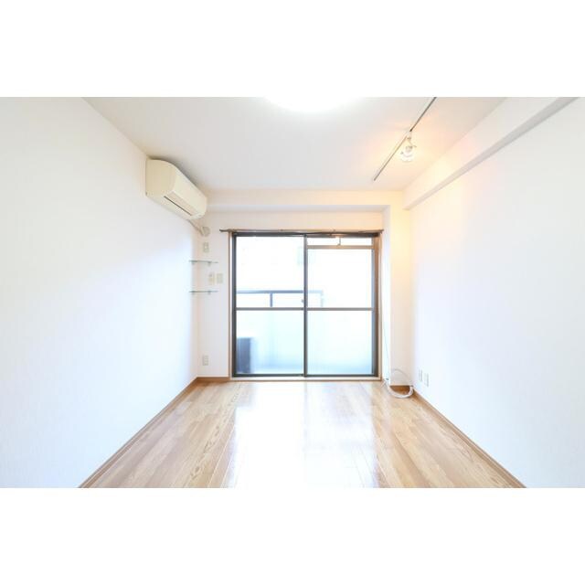 物件内観写真3　(居室、リビング)