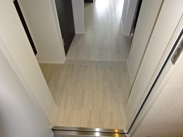 物件内観写真13　(玄関)