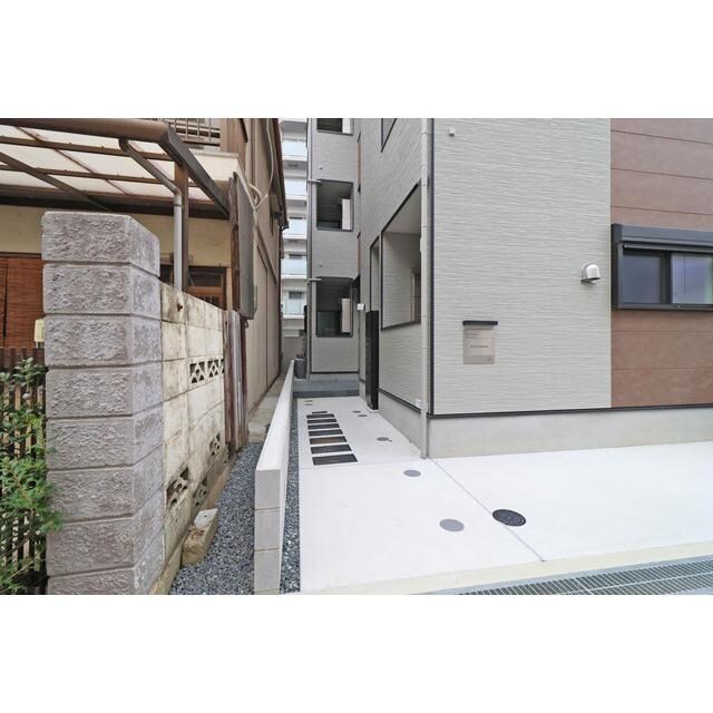 物件外観写真2　(エントランス)