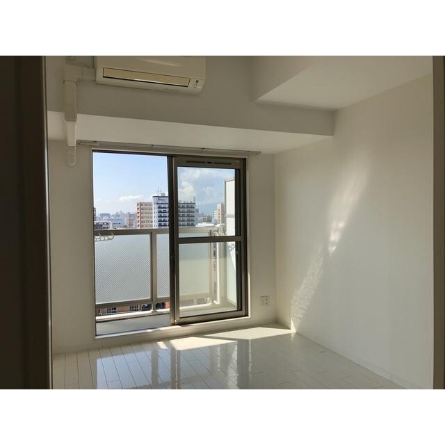 物件内観写真3　(居室、リビング)