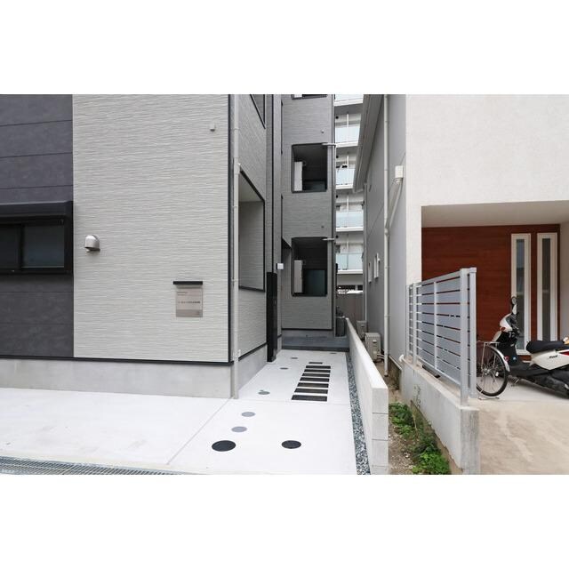 物件外観写真2　(エントランス)