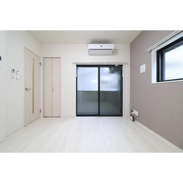 物件内観写真3　(居室、リビング)