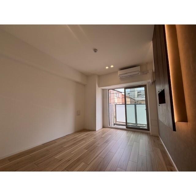 物件内観写真3　(居室、リビング)