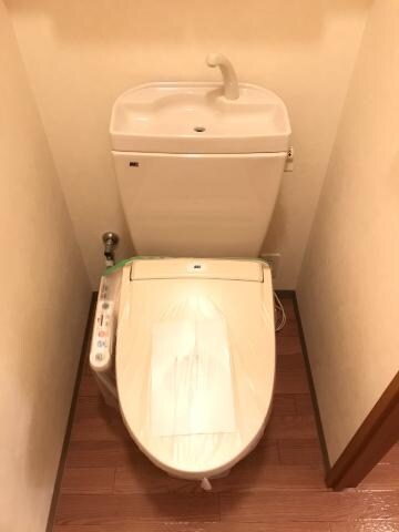 物件内観写真8　(シャワー付トイレ)