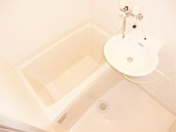 バス／シャワールーム等(同タイプ物件の為、形状や間取寸法、色調等が実際とは異なります)