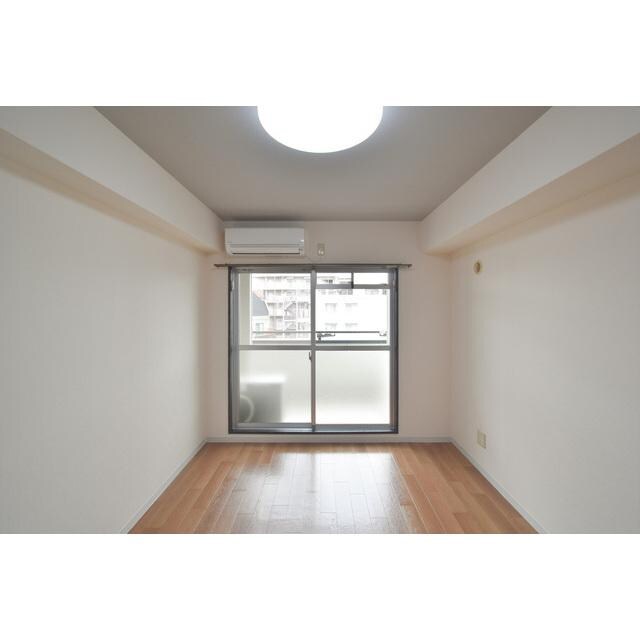 物件内観写真3　(居室、リビング)