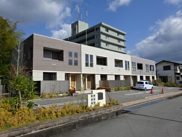 物件外観写真1　(外観写真（昼）)