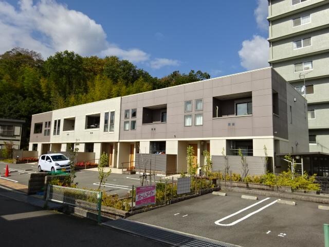 物件外観写真2　(外観写真（昼）)