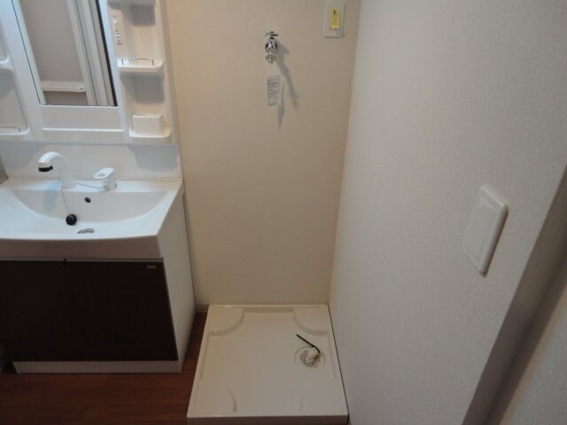 物件内観写真7　(洗濯機置場)