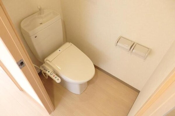 トイレ(シャワー付トイレ)