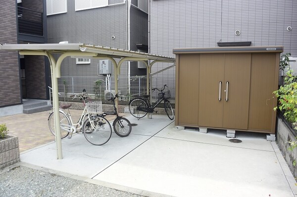 その他(駐輪場とゴミ置き場です。)