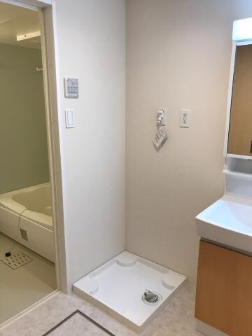 物件内観写真18　(洗濯機置場)