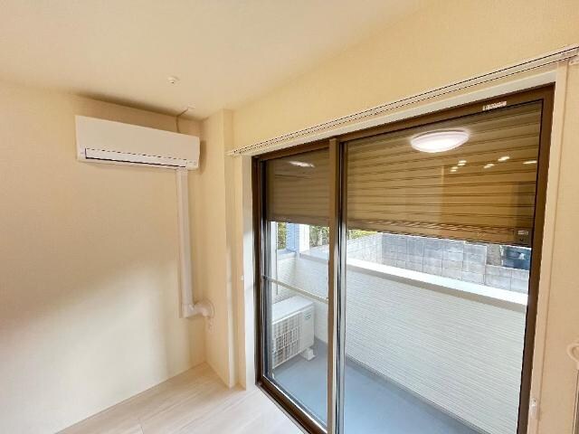 物件内観写真13　(窓シャッター（イメージ）)